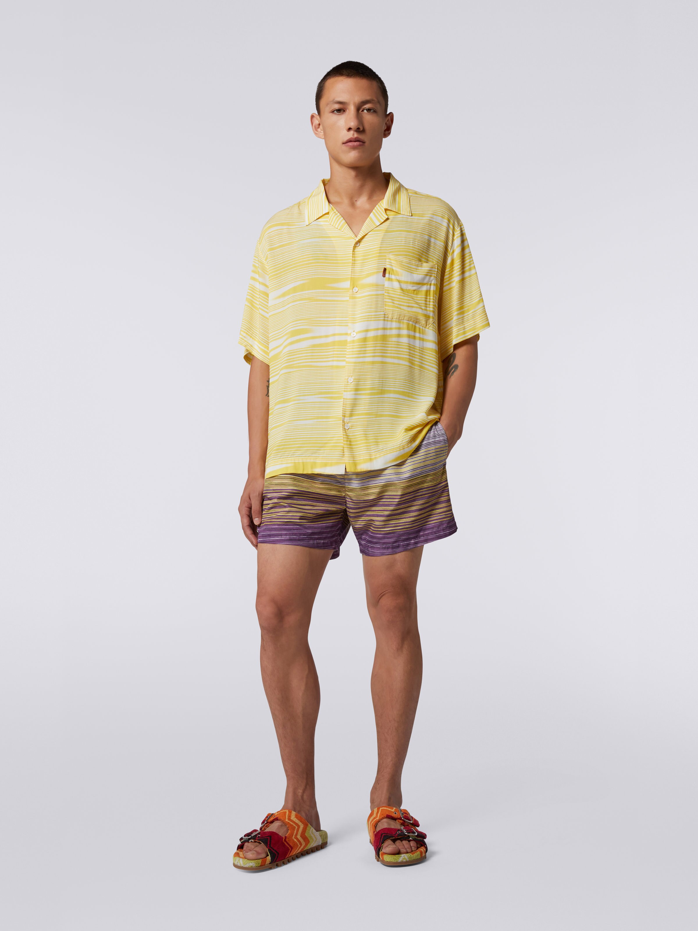 Short-sleeved viscose bowling shirt, White & Yellow - 1