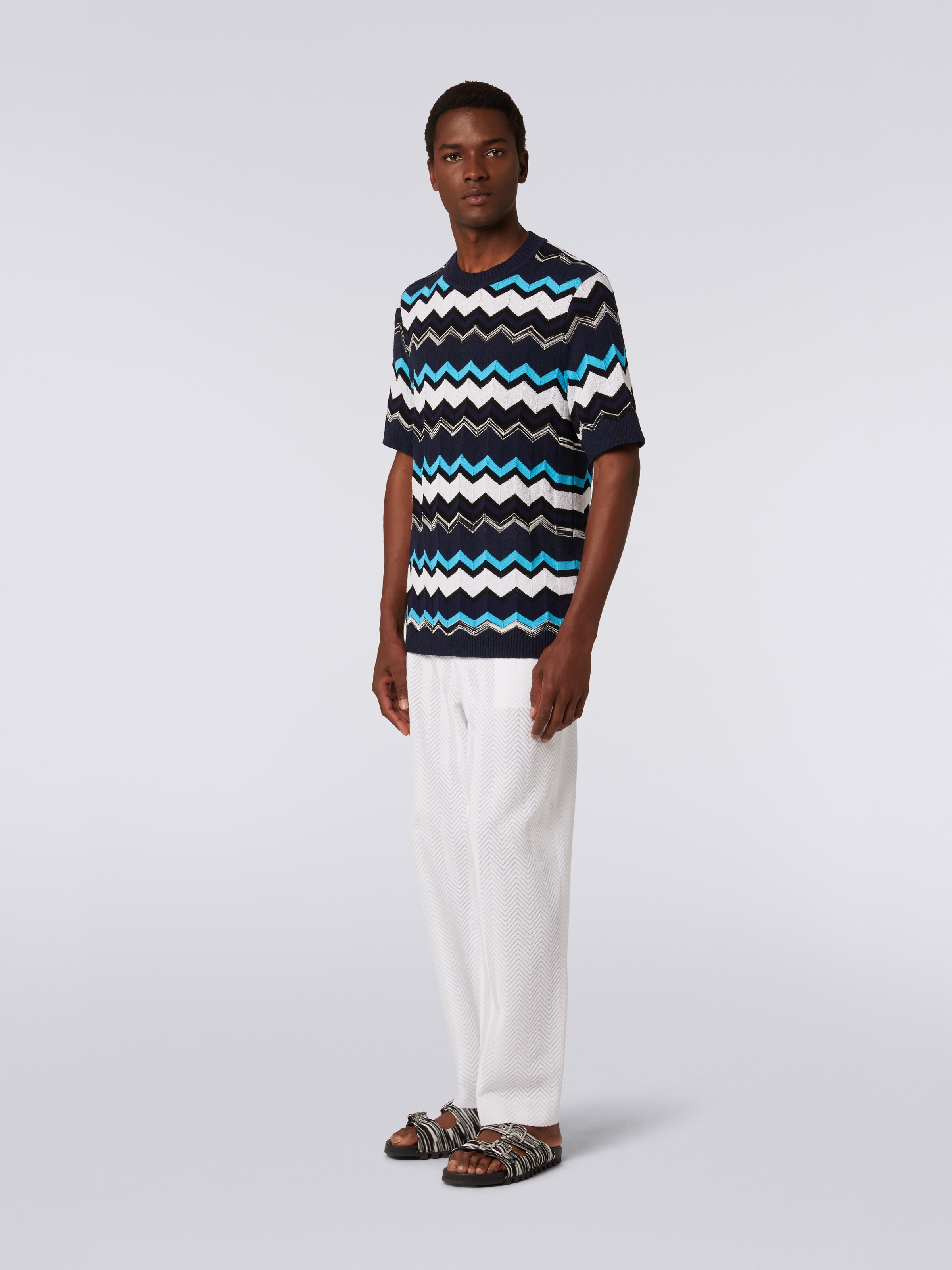 Short-sleeved crew-neck T-shirt in chevron cotton knit, White, Black & Blue   - 2