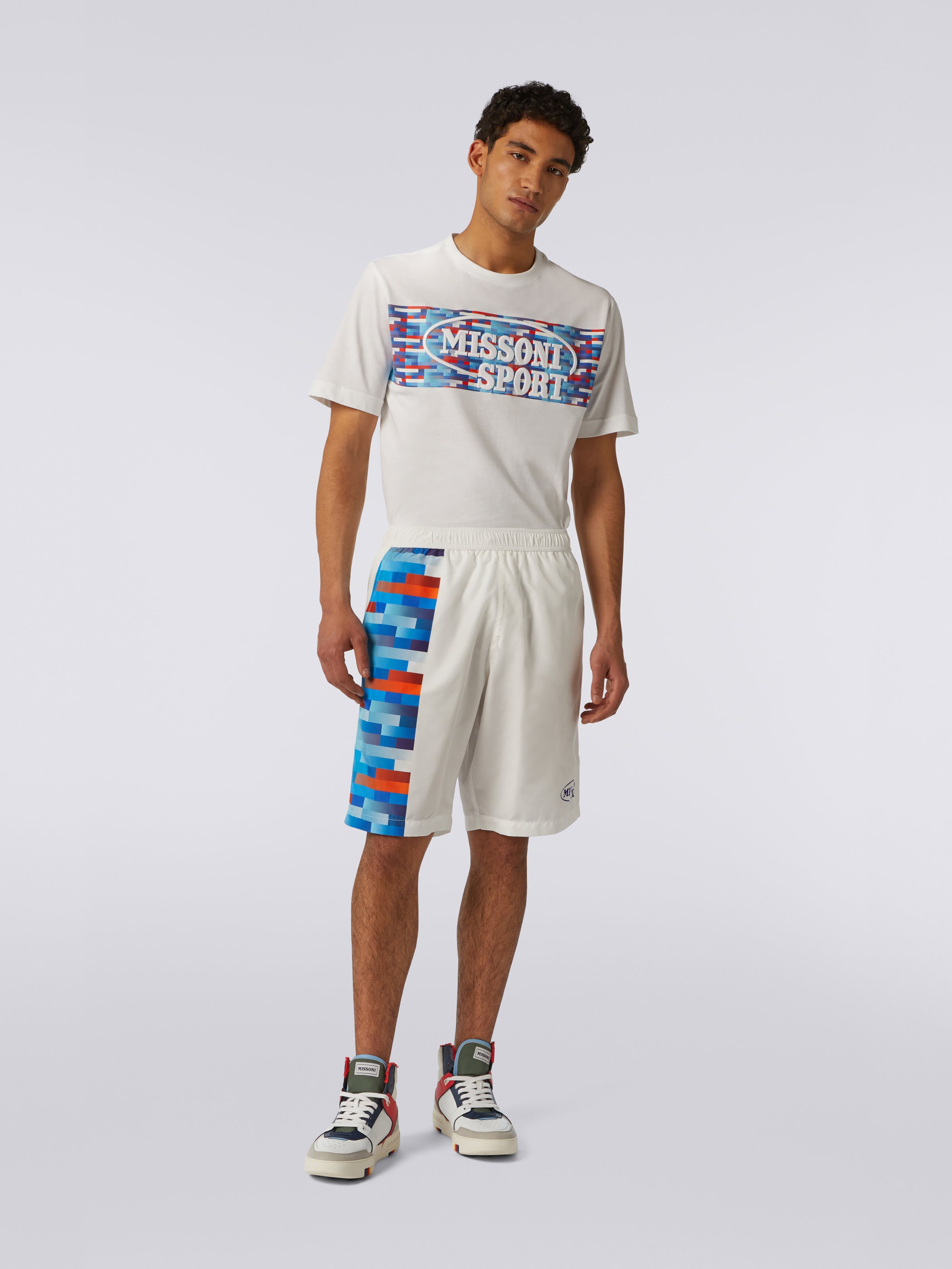 Short de bain avec logo et empiècements dans les couleurs classiques de la marque, Blanc  - 1