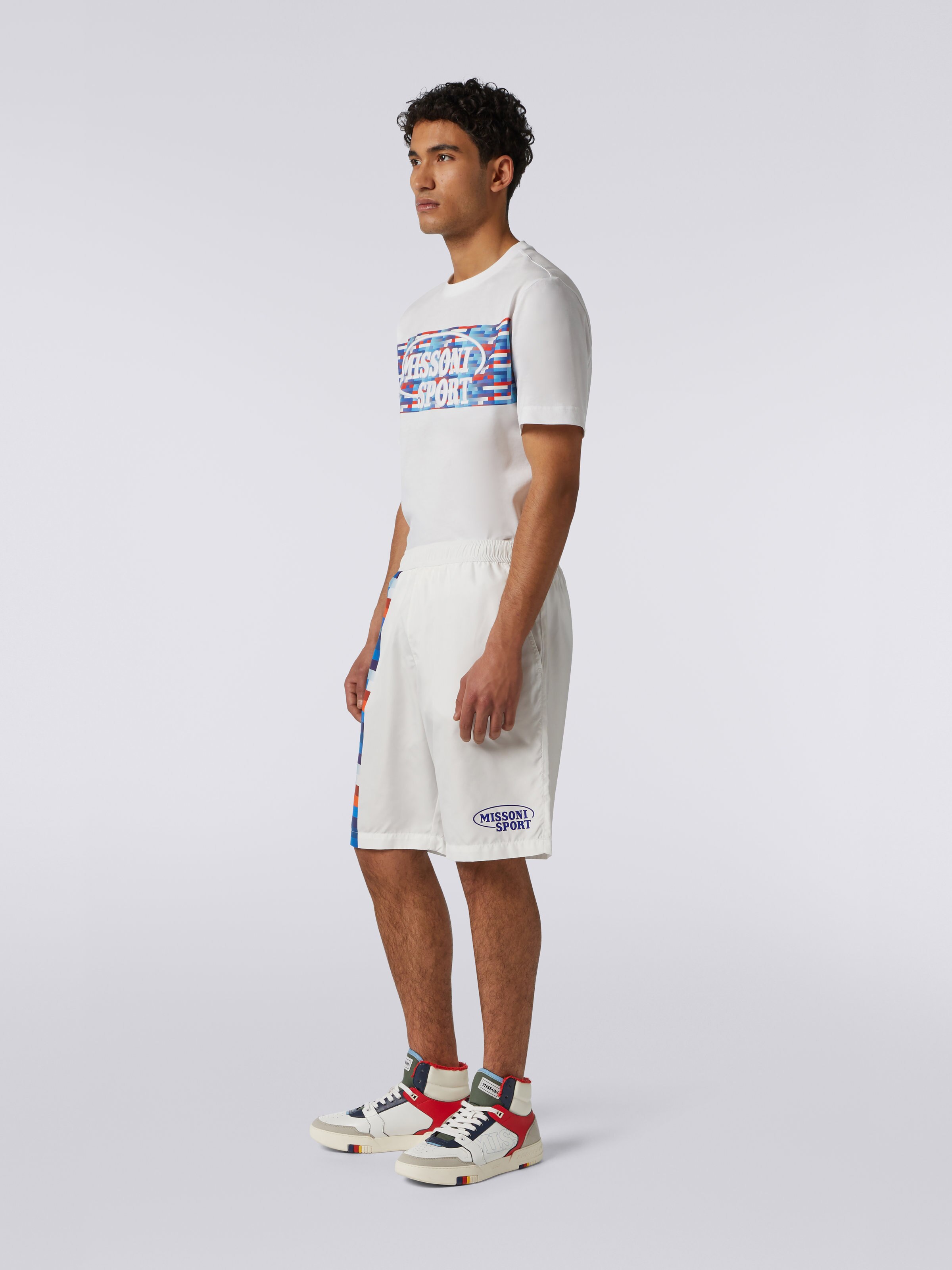 Short de bain avec logo et empiècements dans les couleurs classiques de la marque, Blanc  - 2
