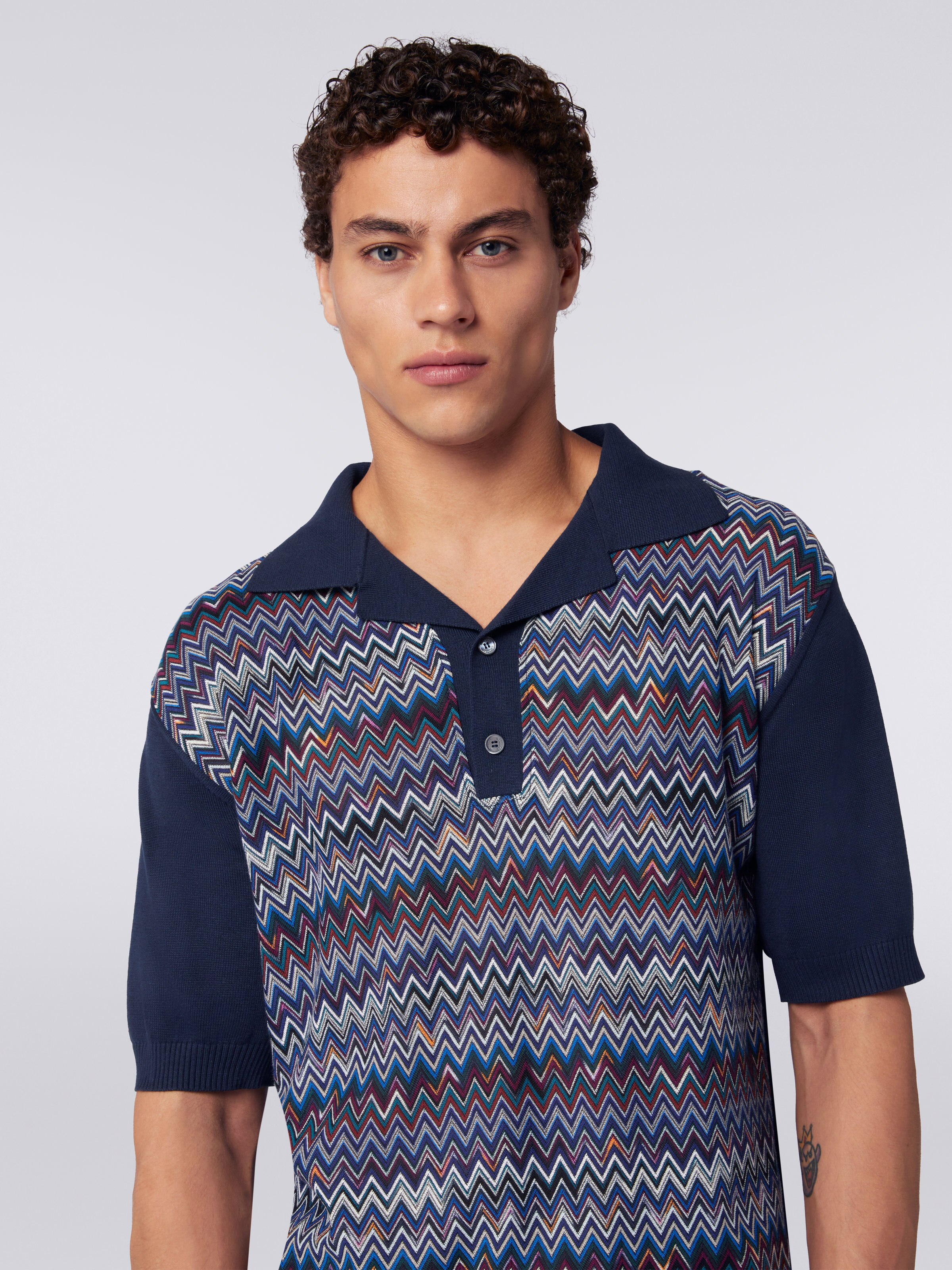 Polo à manches courtes en coton, viscose et soie à chevrons, Bleu Marine  - 4