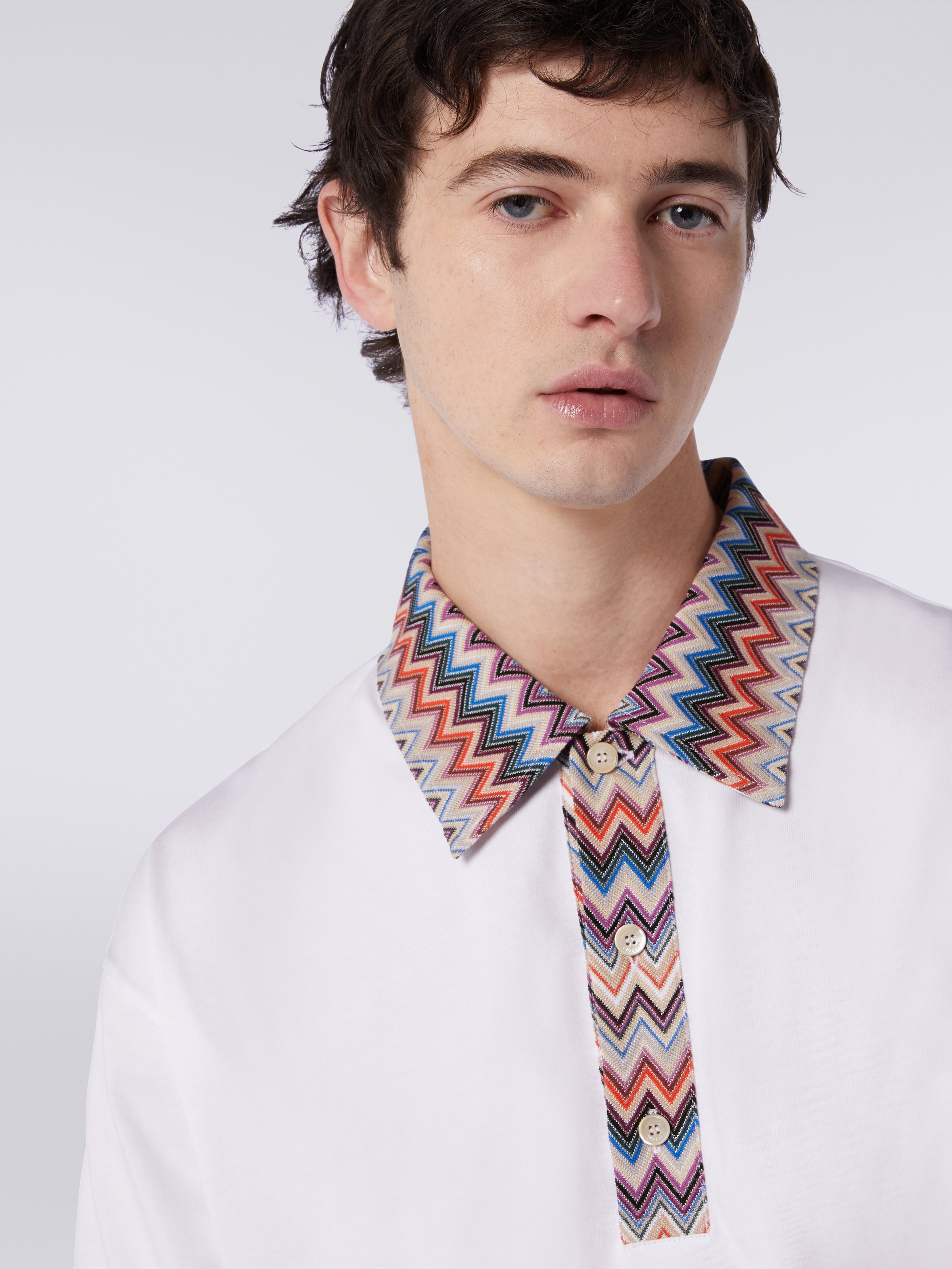 Polo de manga corta en tejido jersey de algodón con inserciones en zigzag, Multicolor  - 4