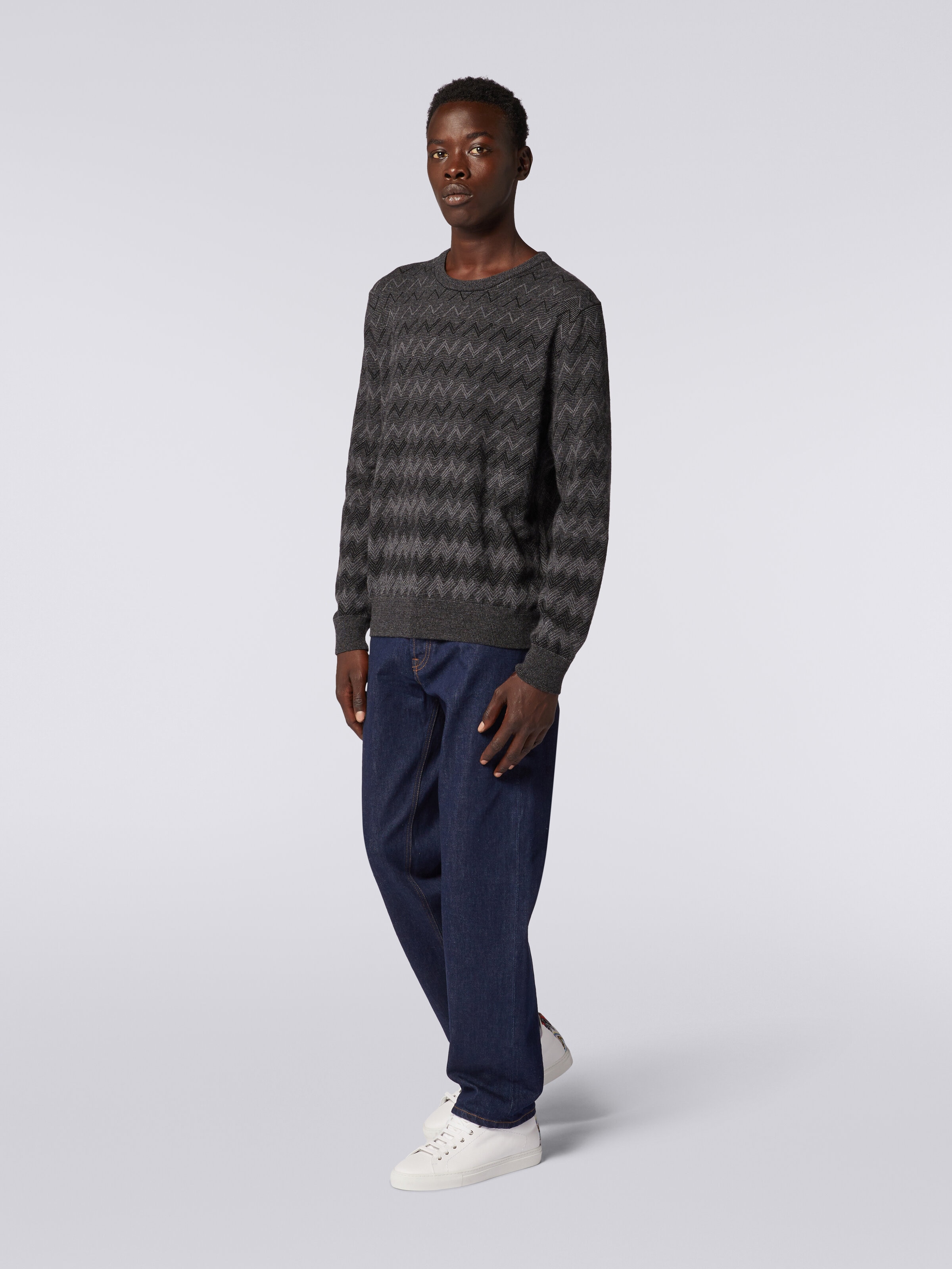 Cashmere crew-neck sweater with zigzags, Black & Grey - 2