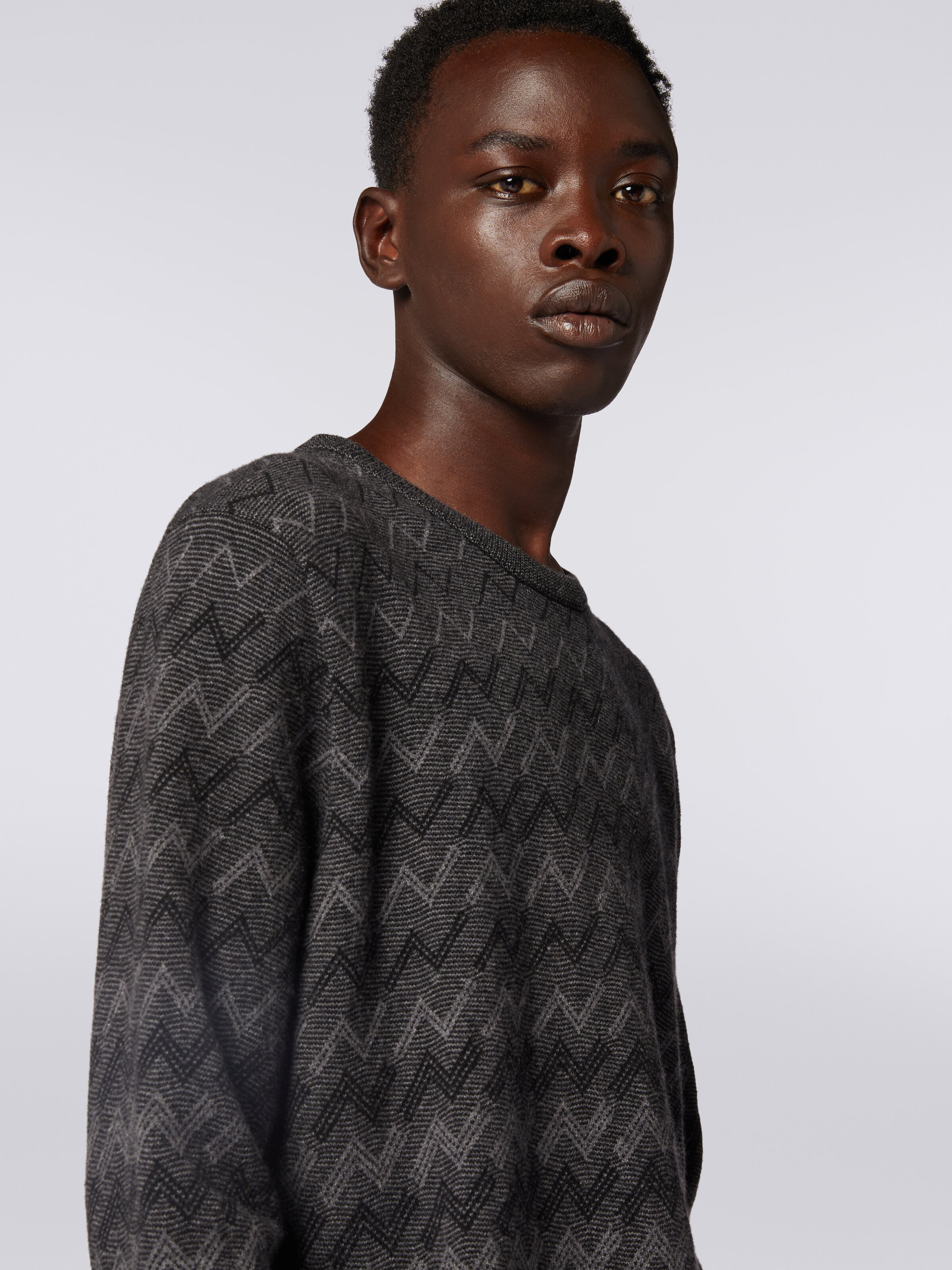 Cashmere crew-neck sweater with zigzags, Black & Grey - 4