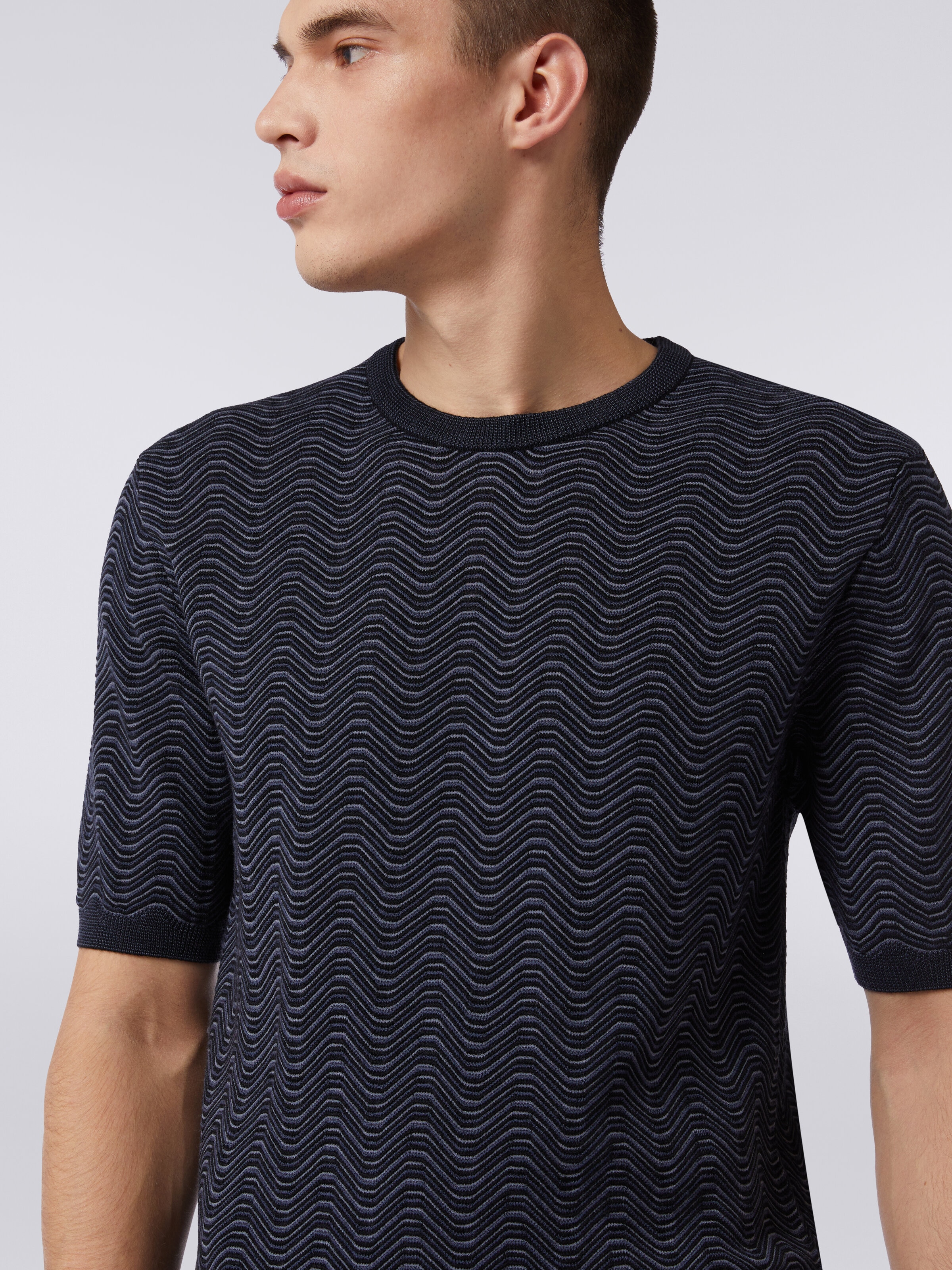 T-shirt à col rond en laine et viscose avec motif ondulé, Blanc, Noir & Beige - 4