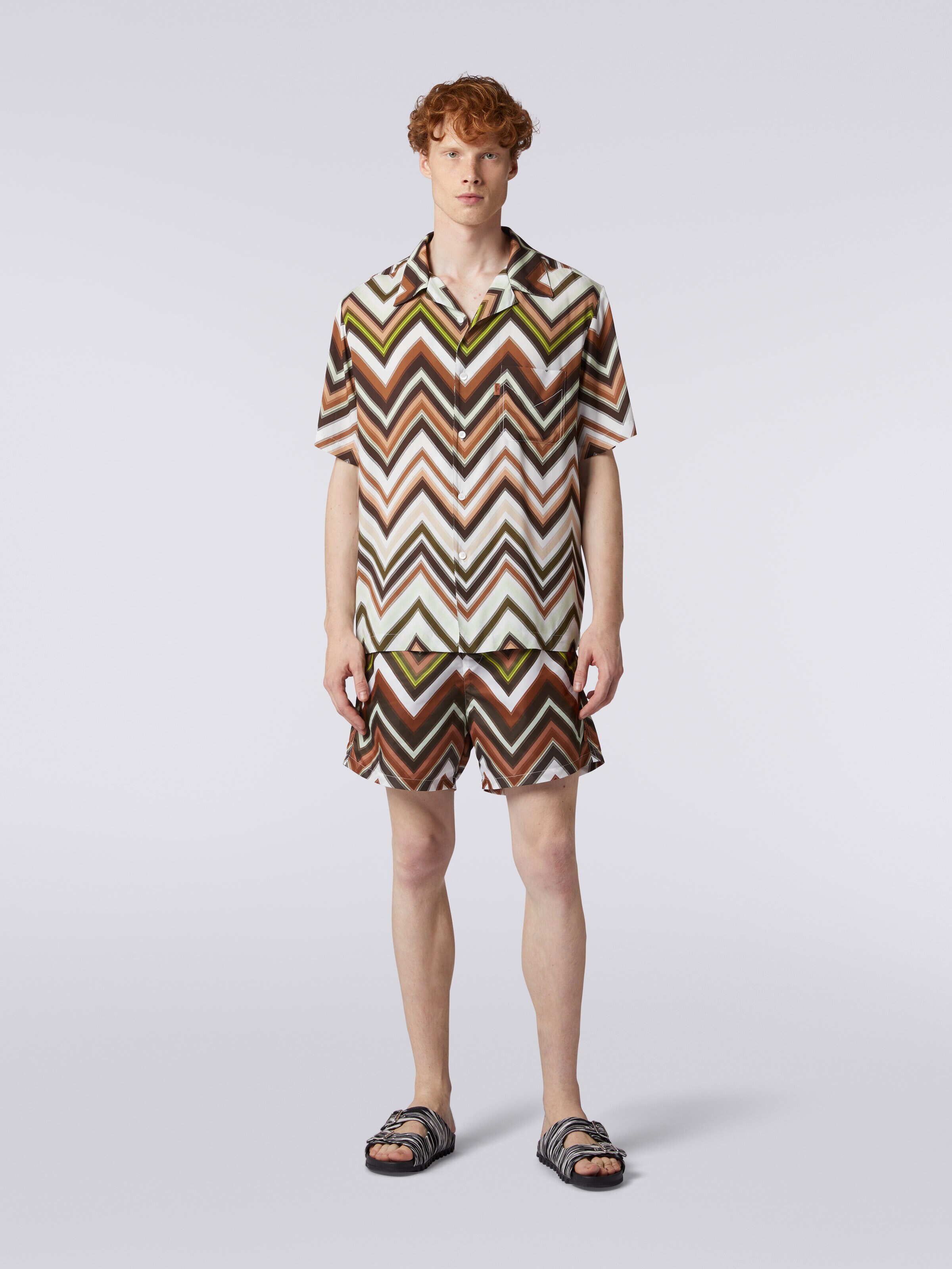 Short-sleeved shirt in viscose with chevron print, Multicoloured  - 1