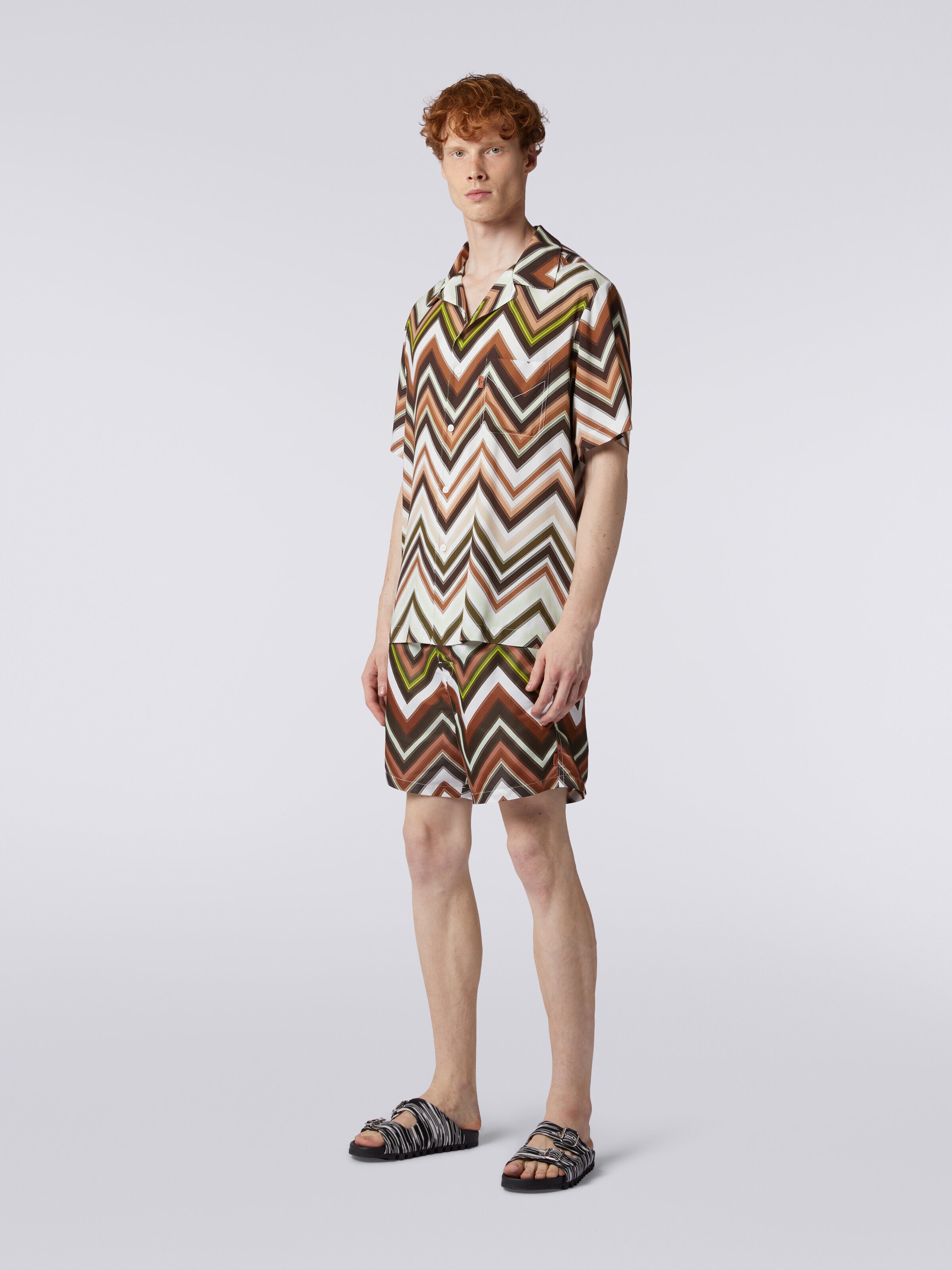 Short-sleeved shirt in viscose with chevron print, Multicoloured  - 2