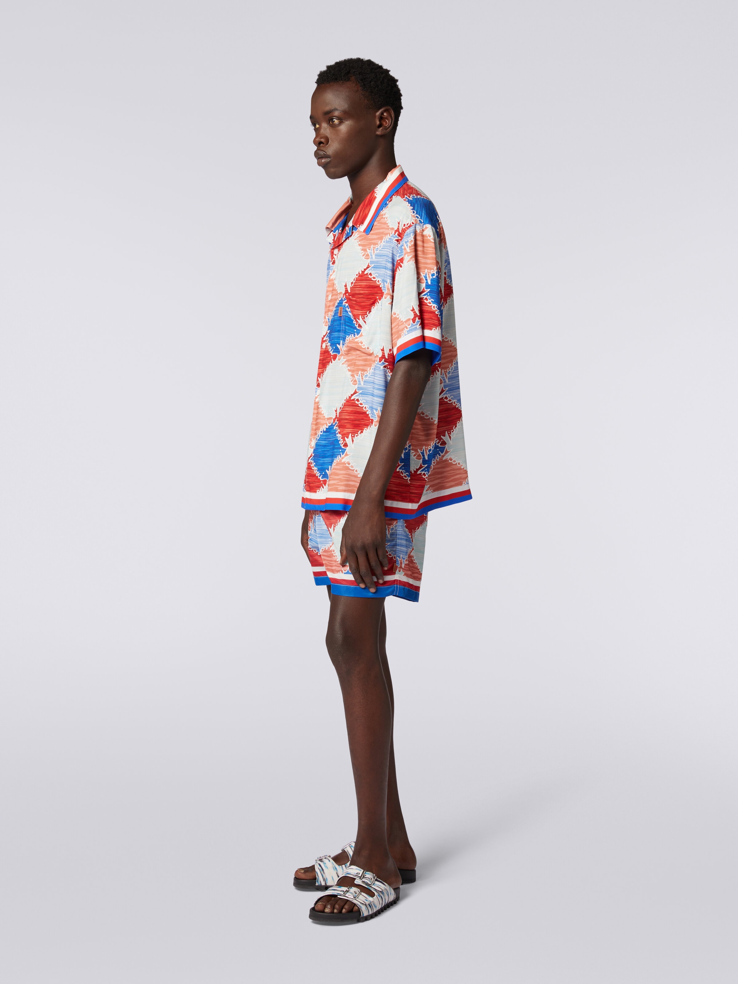 Chemise à manches courte en viscose avec losanges et logo imprimé, Multicolore  - 2