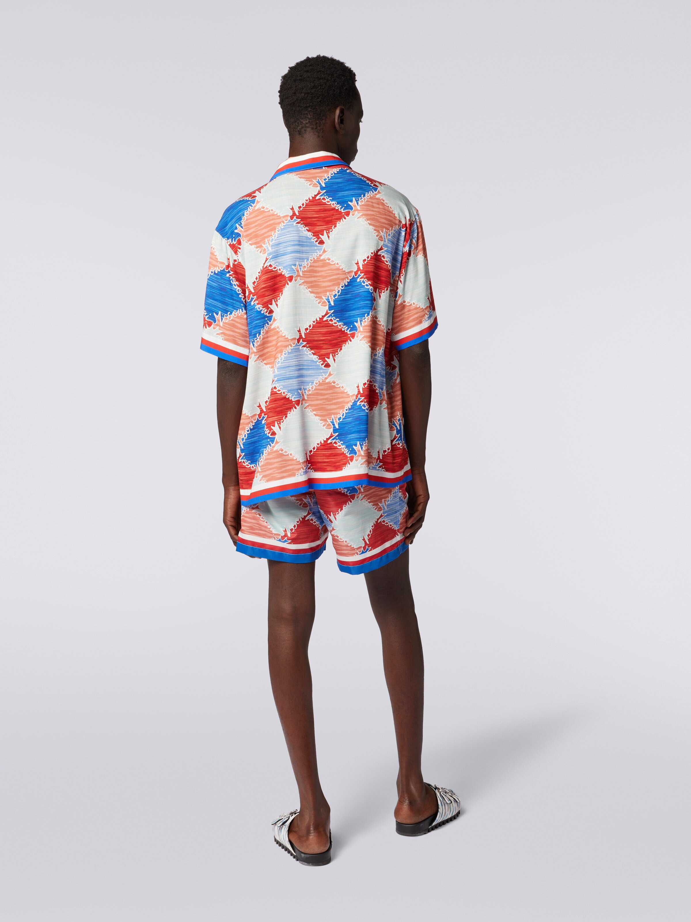 Chemise à manches courte en viscose avec losanges et logo imprimé, Multicolore  - 3