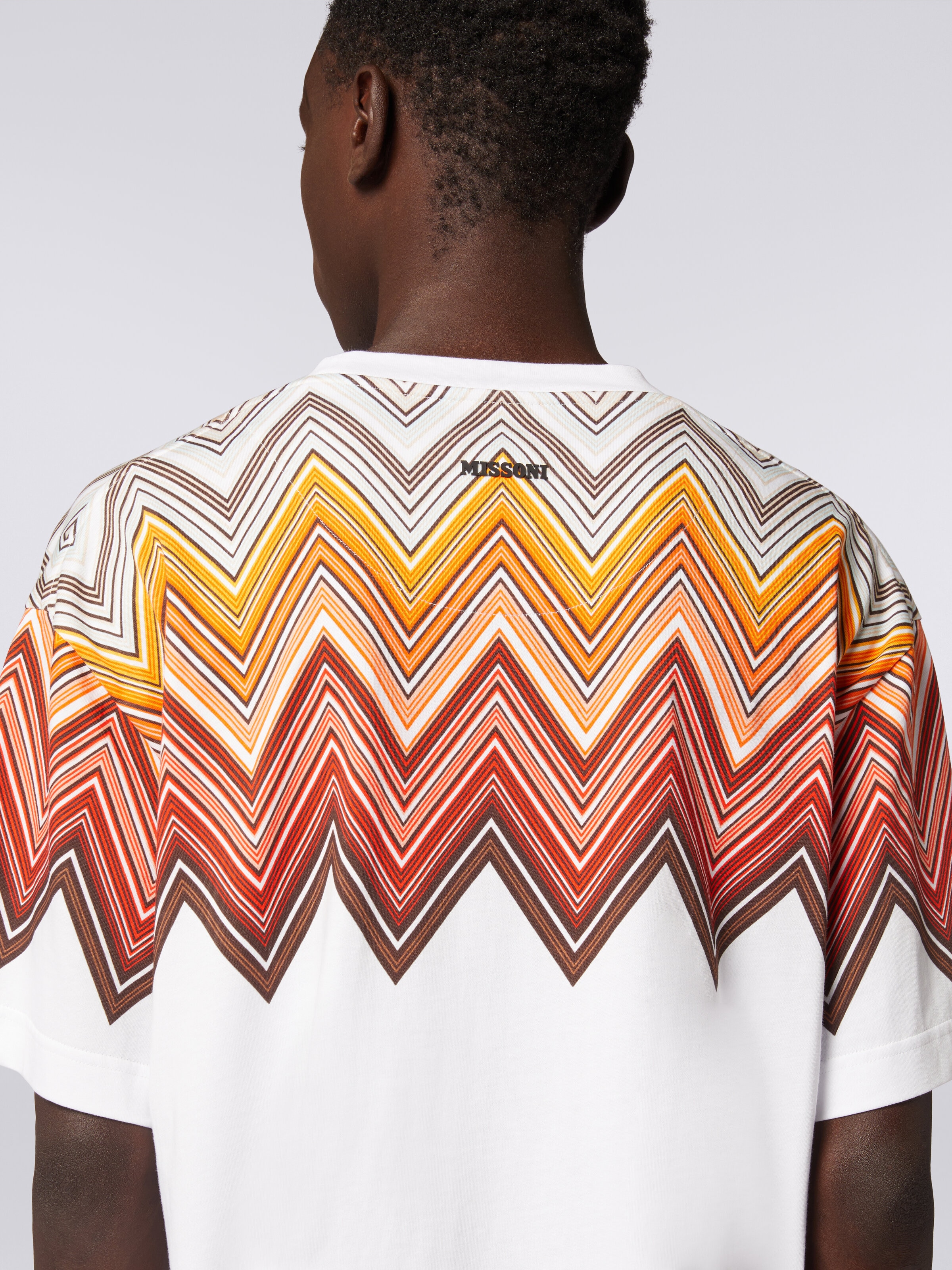 Oversized T-shirt in cotton with large zigzag print