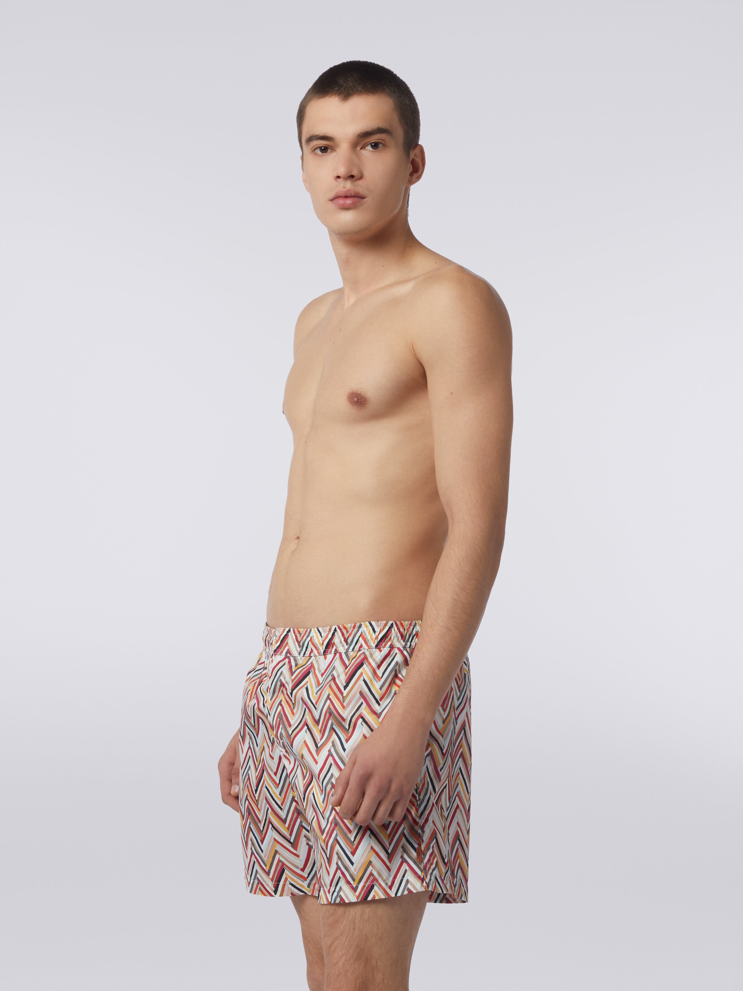 Badeboxer mit Zickzack-Print und Pinselstricheffekt, Mehrfarbig  - 2