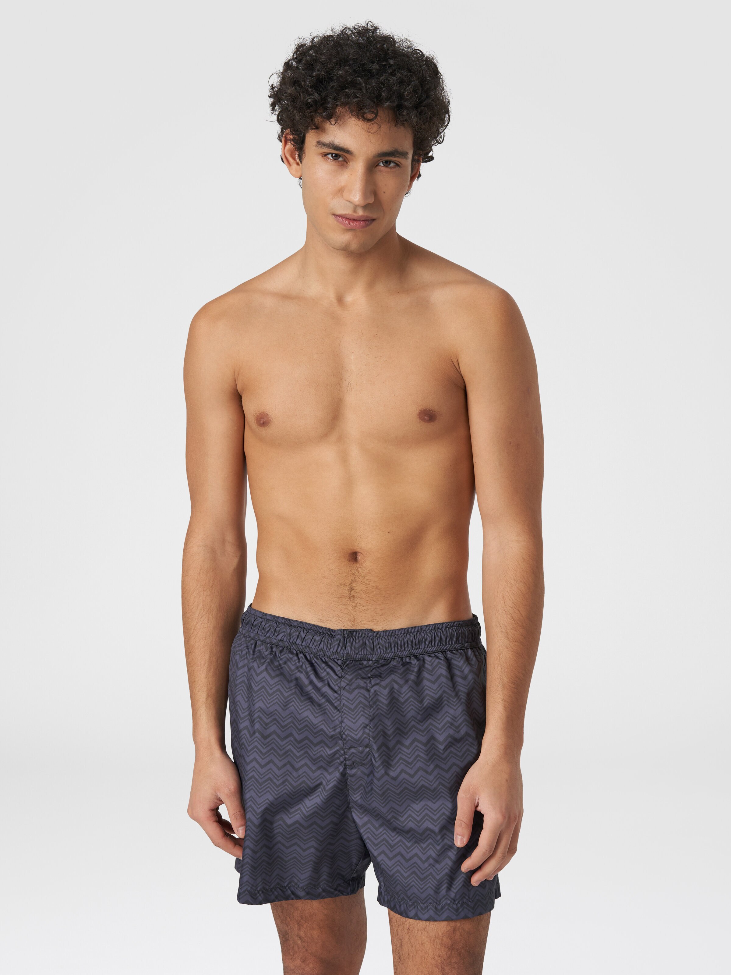 Badeboxer mit Ton-in-Ton-Zickzack-Print, Blau - 1