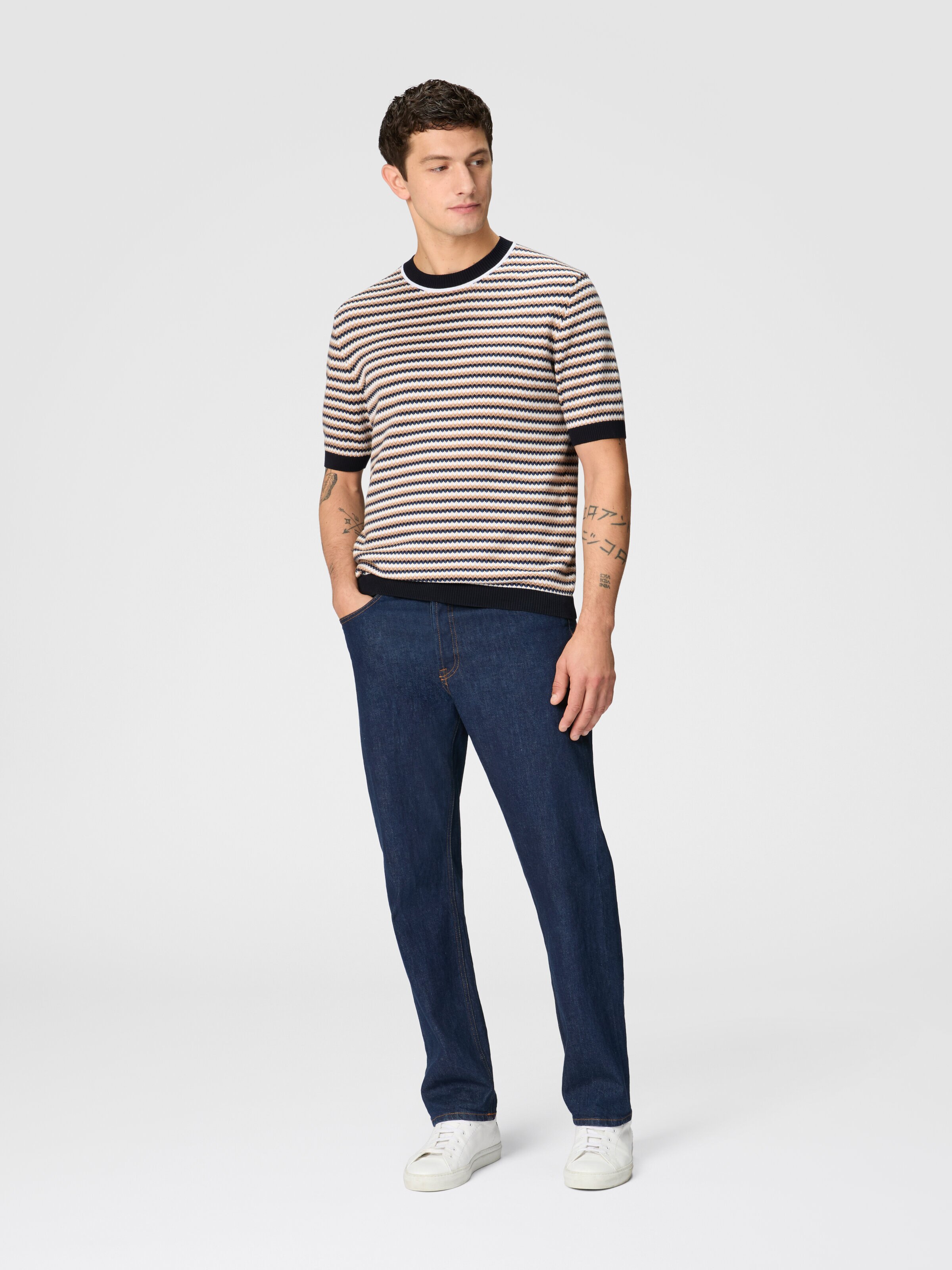 T-shirt in maglia di cotone zig zag con profili a contrasto, Beige & Blu - 1