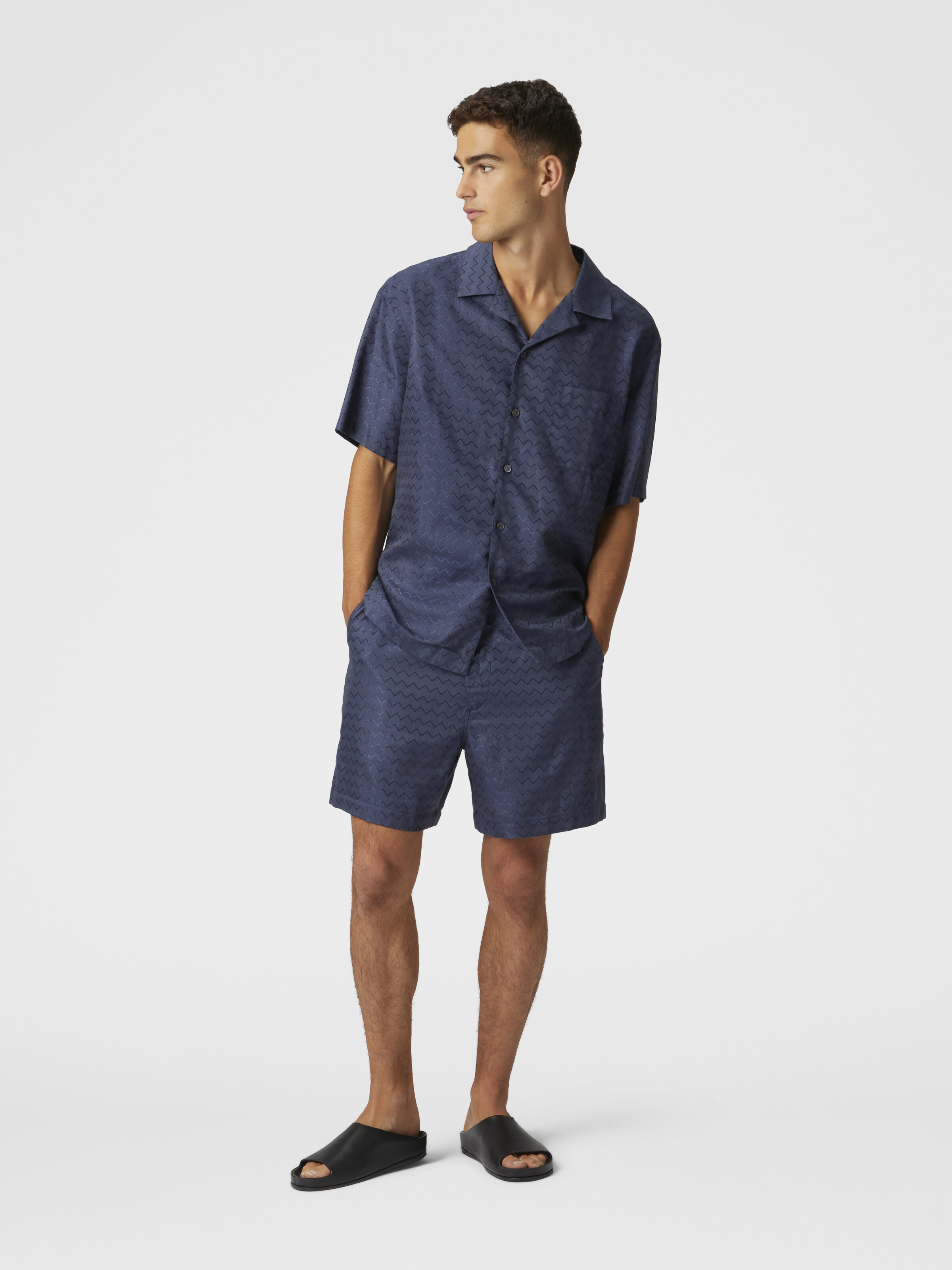Maßgeschneiderte Shorts aus Baumwolle, Viskose und Leinen mit glänzendem Zickzack-Muster, Blau - 1