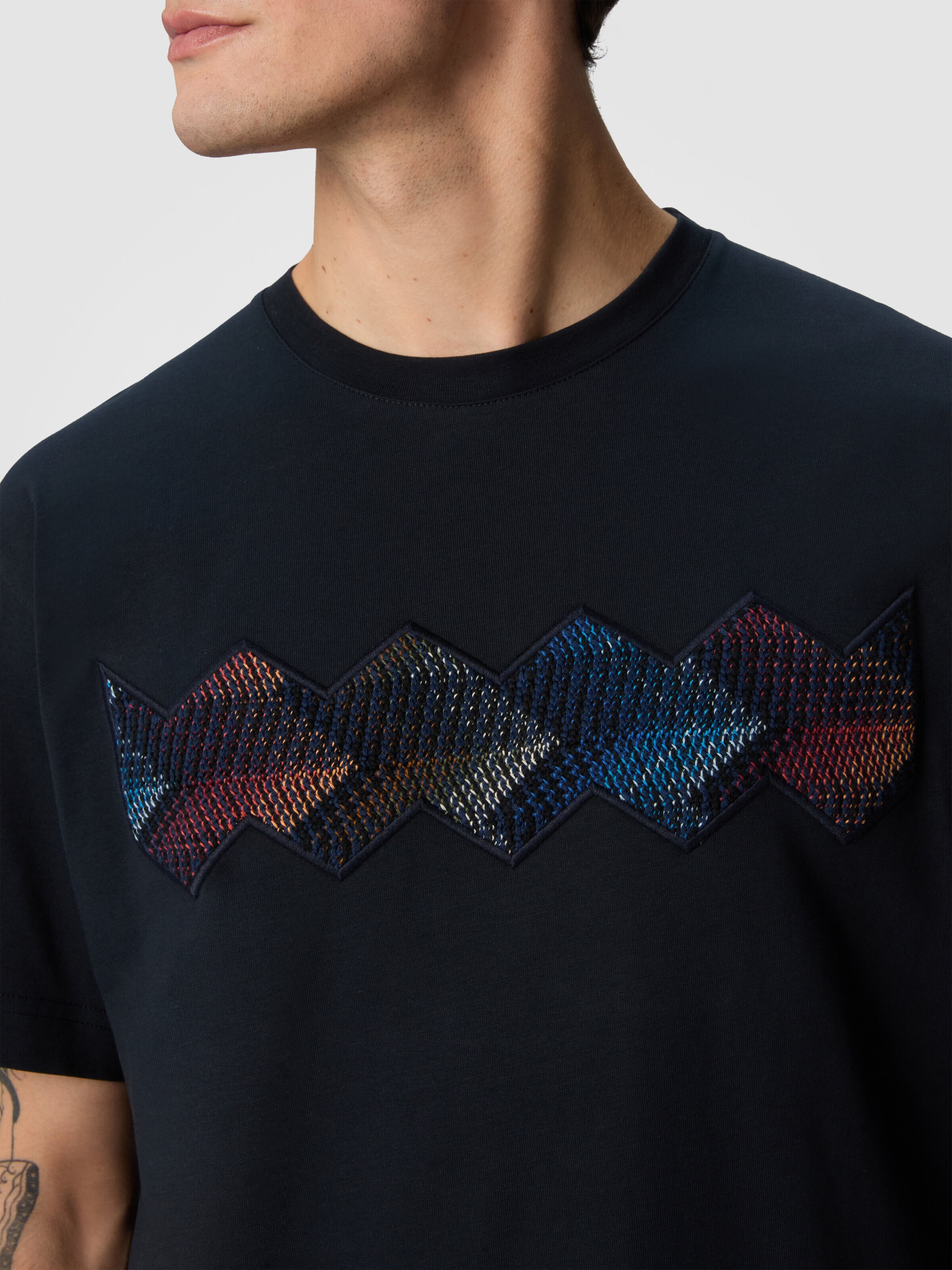 Camiseta de algodón con cuello redondo y aplicación en zig zag degradado, Azul Oscuro - 4