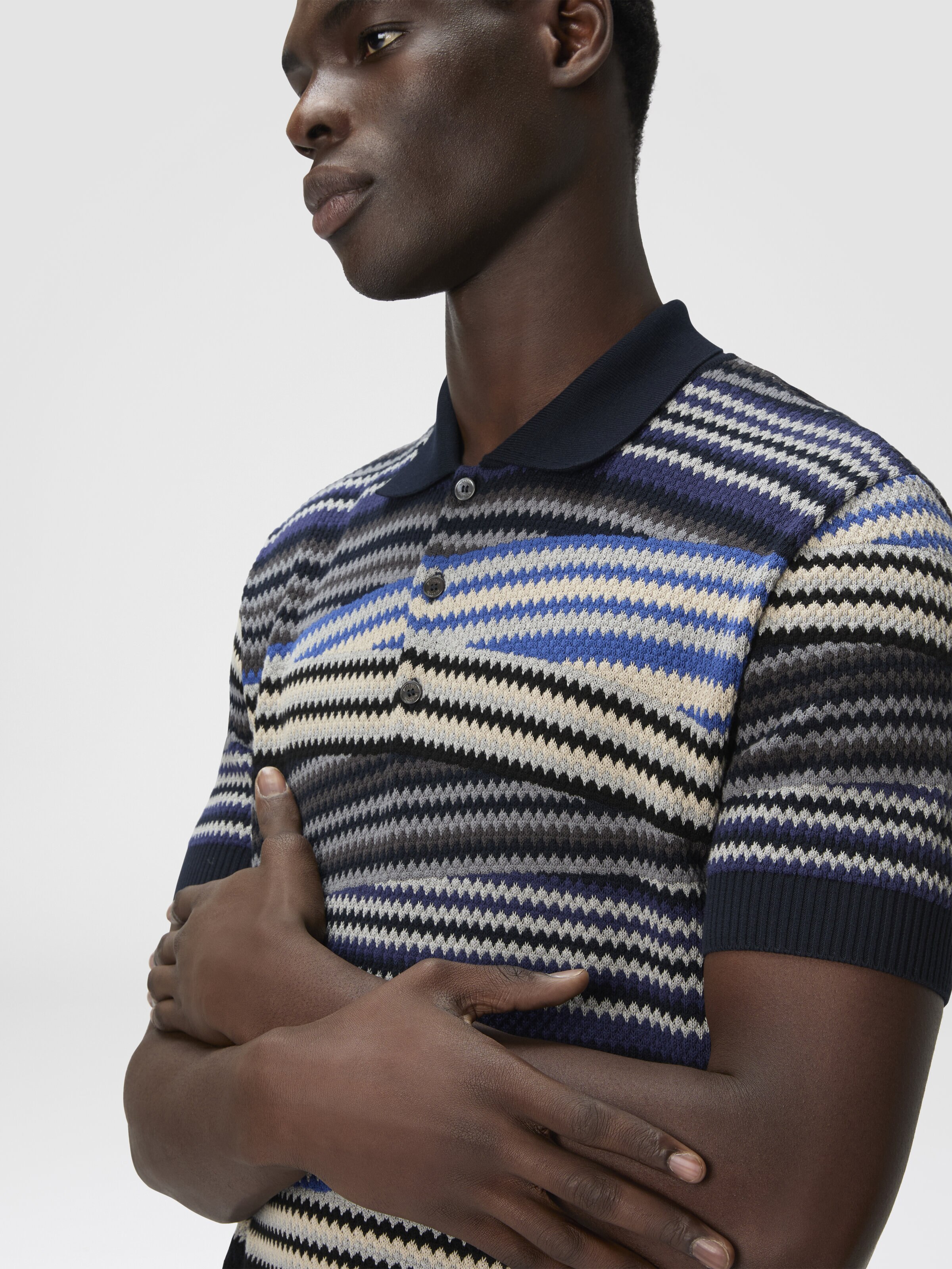 Short Sleeve Polo with Buttons and Striped Zigzag Pattern, Blue - 4
