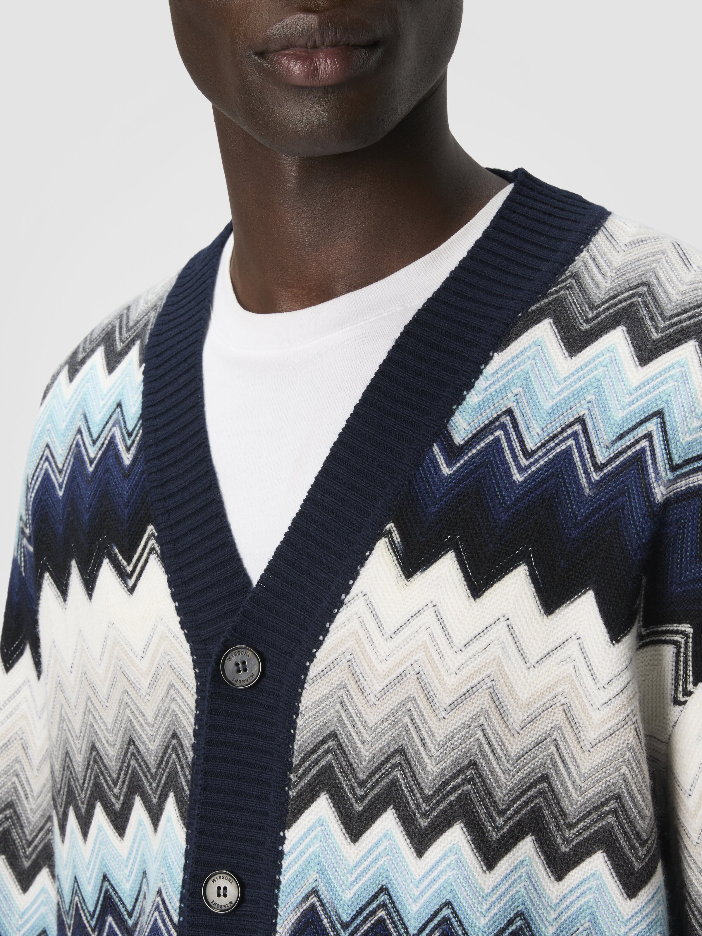 Cardigan aus Wolle und Baumwolle mit Zickzackmuster, Schwarz & Blau - 4