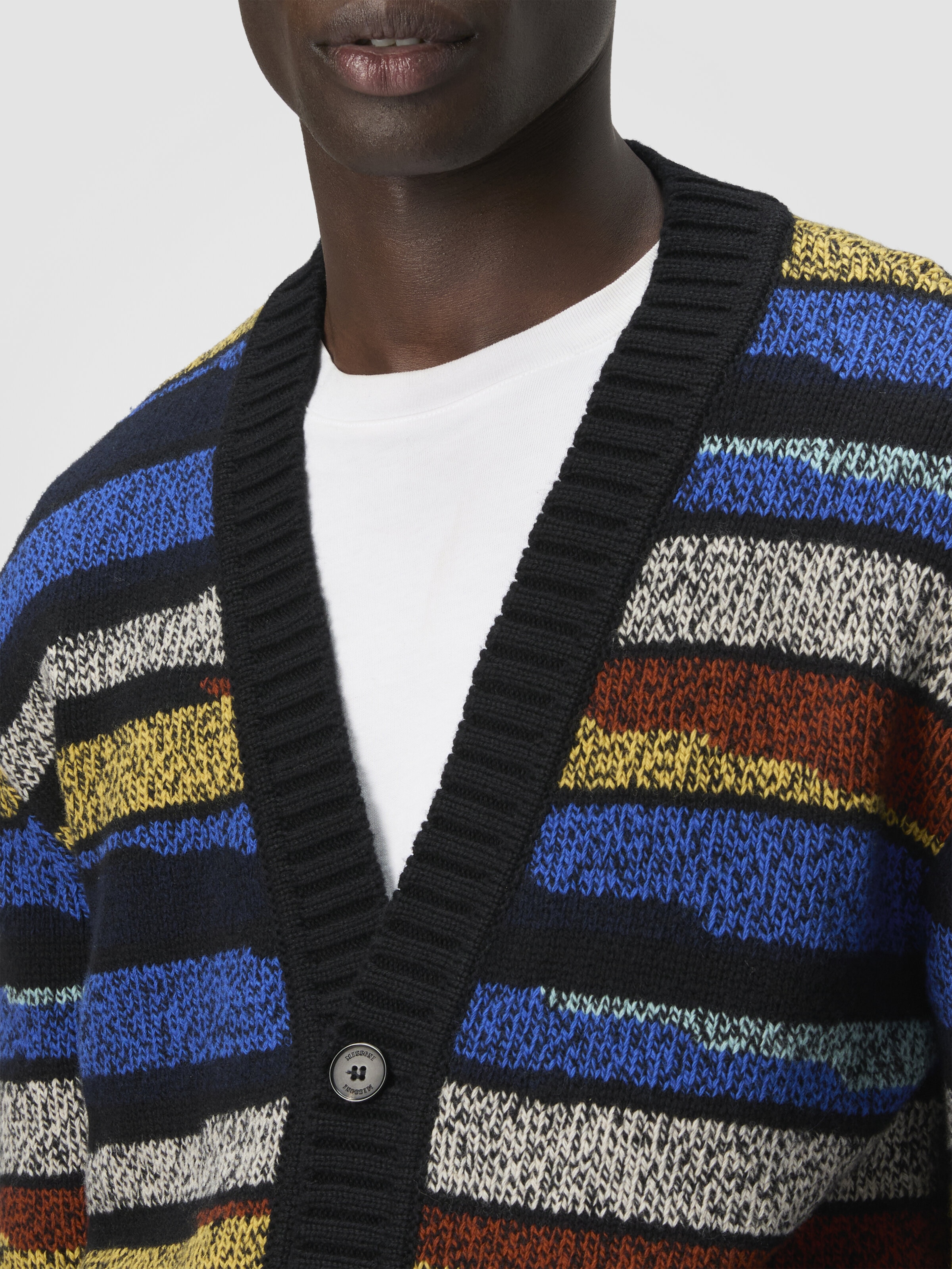 The Cardigan in Pure Wool with Inlay, Multicoloured  - 4