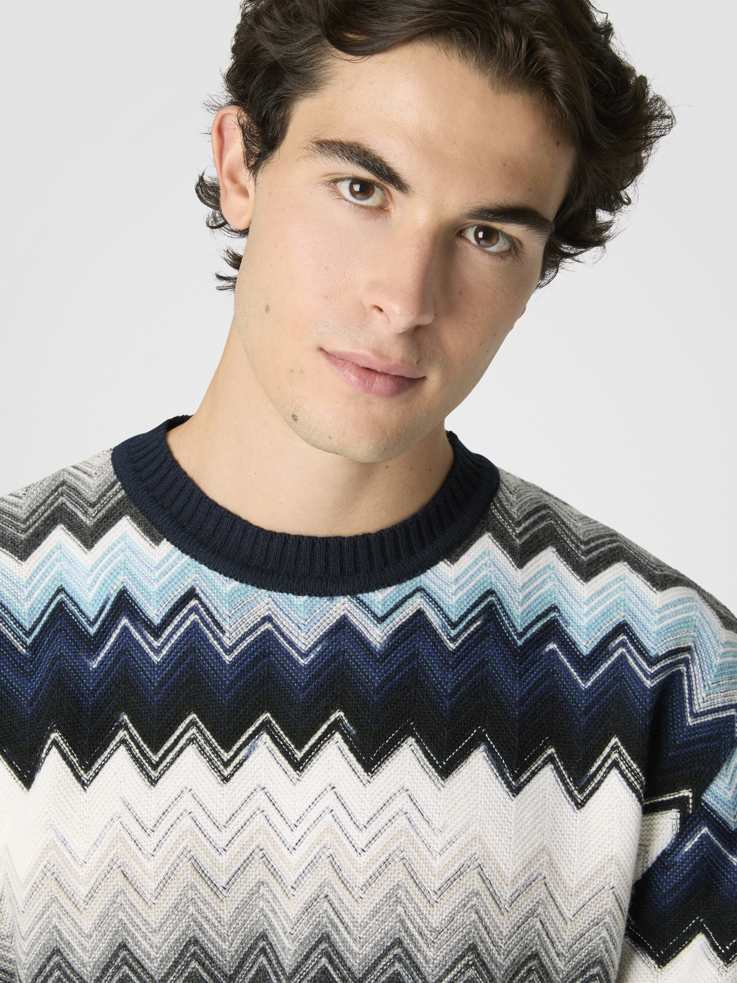 Crew Neck Sweater with Flame Zigzag Pattern, Black & Blue - 4