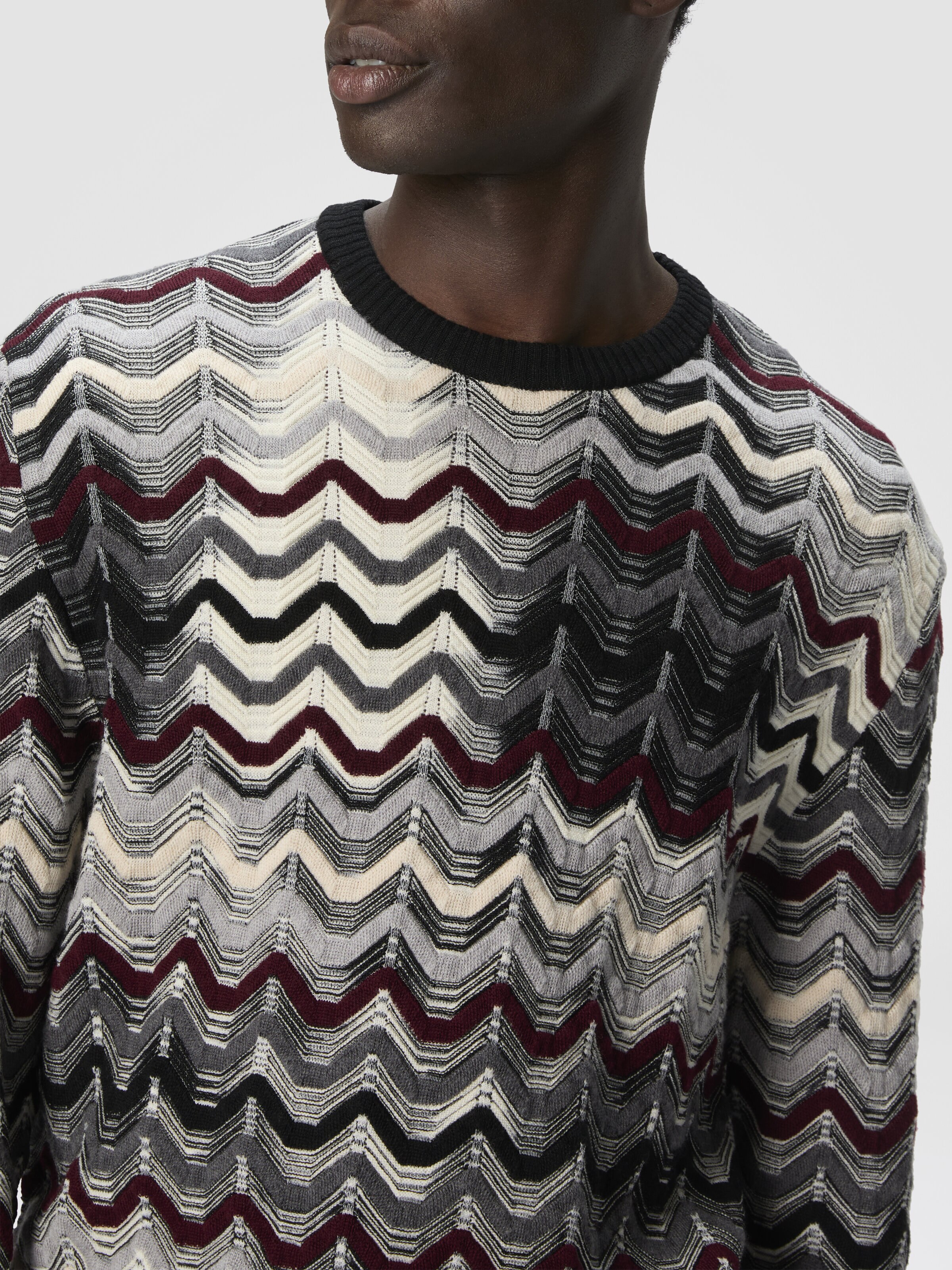 Maglia girocollo  con motivo zig zag geometrico, Grigio & Rosso  - 4
