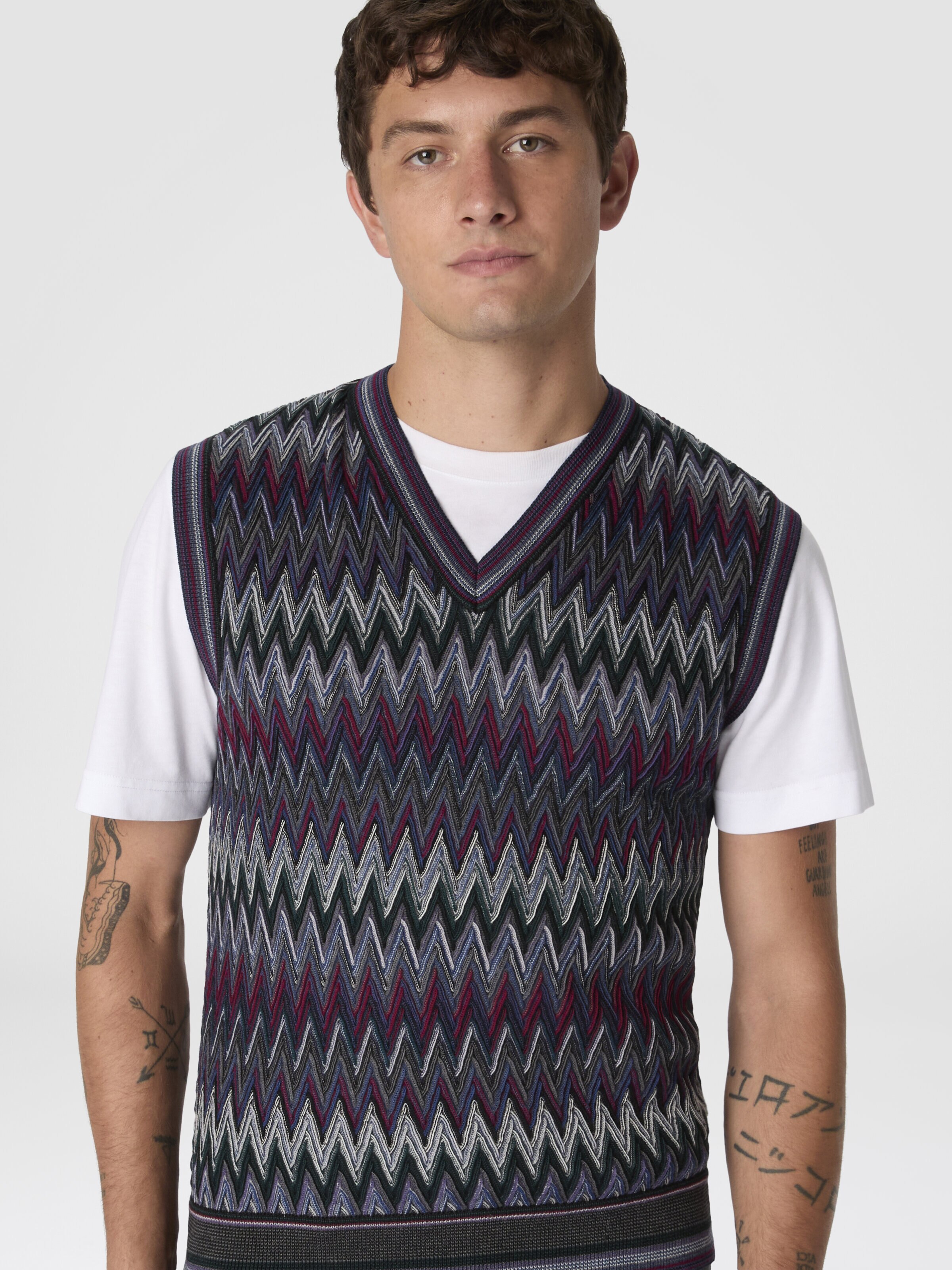 V-Neck Vest with Zigzag Pattern, Multicoloured  - 3