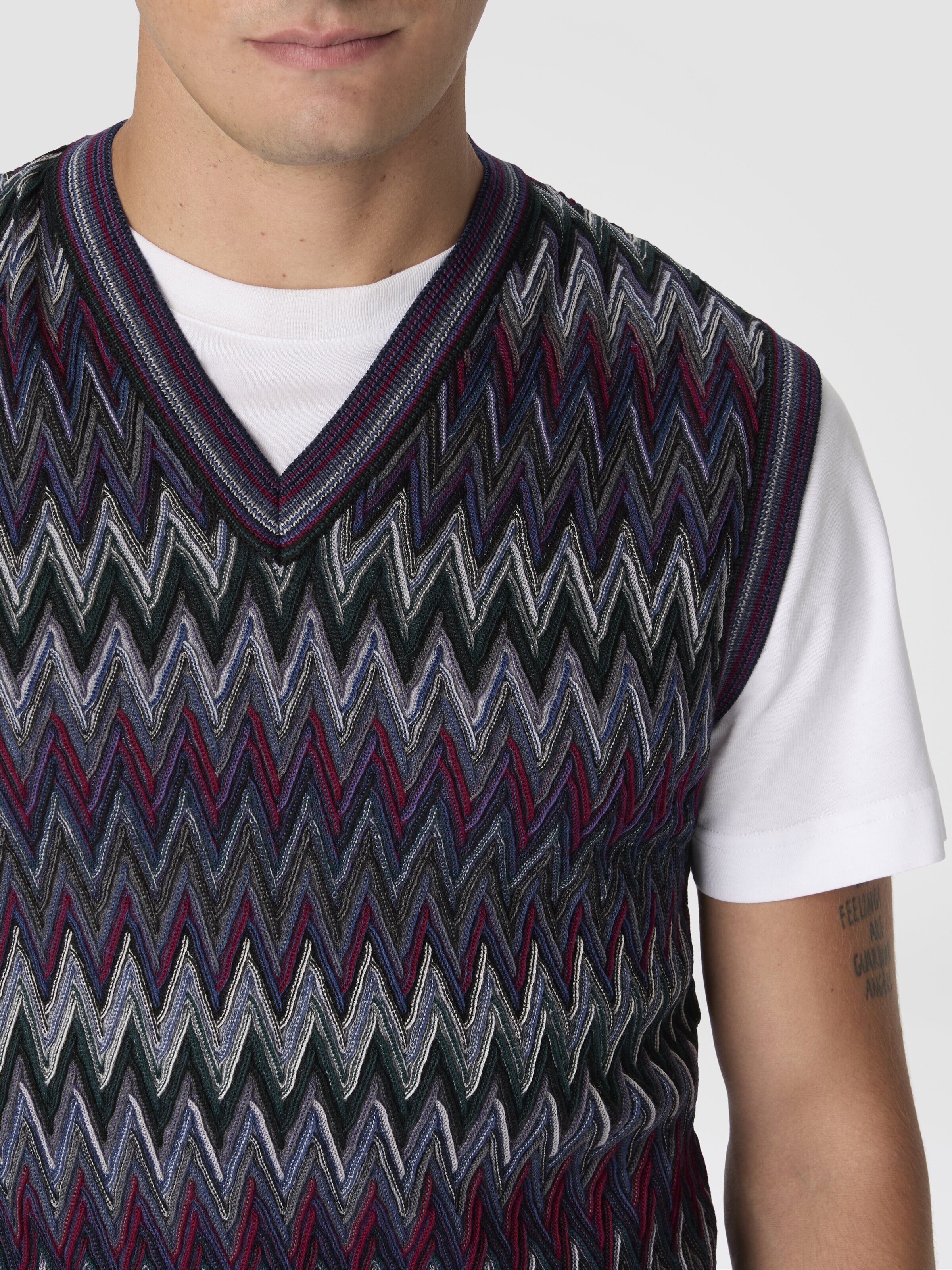 V-Neck Vest with Zigzag Pattern, Multicoloured  - 4